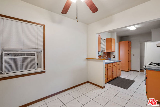 1831 N Buena Vista Street, Burbank CA: https://media.crmls.org/mediaz/d8bca564-348c-4735-9b01-46559a918039.jpg