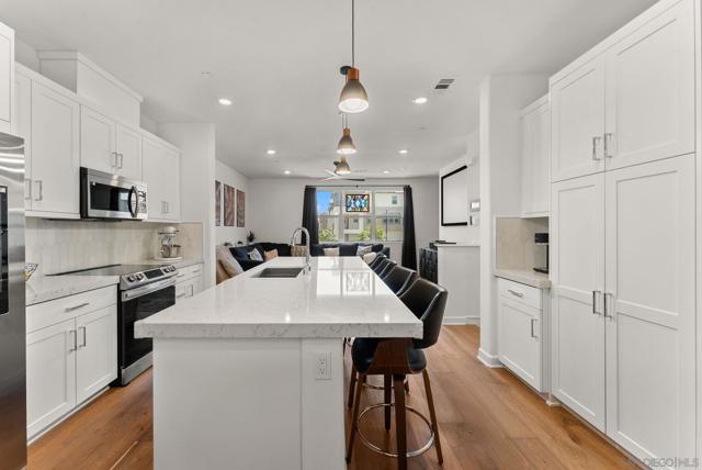 792 Vada St, Chula Vista CA: https://media.crmls.org/mediaz/d8bd3602-d602-4958-b7f1-bfbc27edd91c.jpg