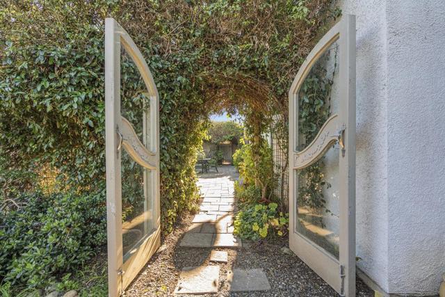 310 Via Vaquero Norte, San Juan Bautista CA: https://media.crmls.org/mediaz/d8bd3931-6080-4561-9112-f1505d44b4c4.jpg