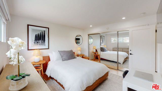 22626 Pacific Coast Highway, Malibu CA: https://media.crmls.org/mediaz/d8bd8ac5-c40e-49cd-a3f2-037095181c53.jpg
