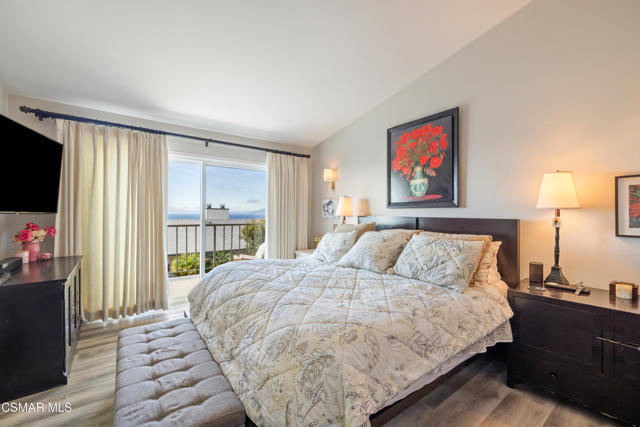 6766 Las Olas Way, Malibu CA: https://media.crmls.org/mediaz/d8bdd5ee-8d06-433a-9fc8-0929c49631fd.jpg