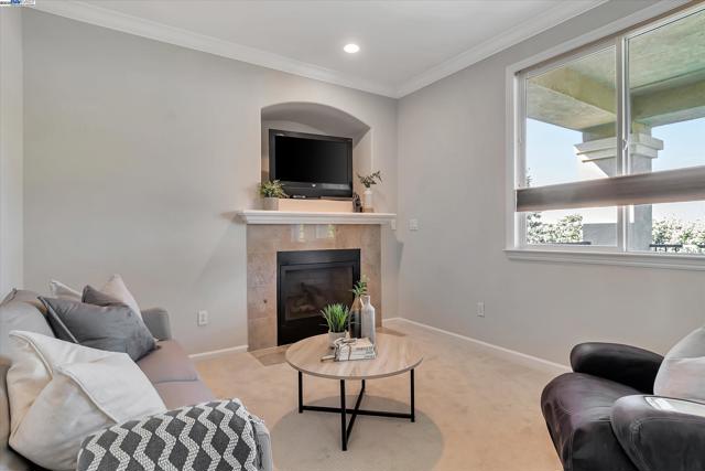 1517 Rampart Way, Brentwood CA: https://media.crmls.org/mediaz/d8be3c69-9c19-4fa8-b3bc-0a050d69e34d.jpg