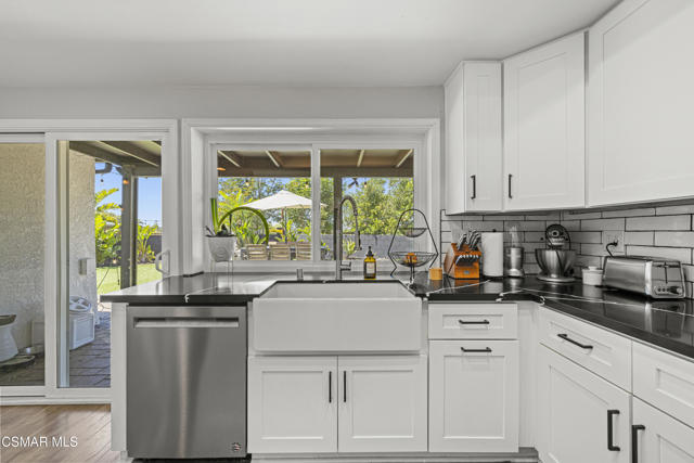 915 W Marcello Avenue, Thousand Oaks CA: https://media.crmls.org/mediaz/d8be6bd3-2a48-4191-861e-b8d19b84e6e0.jpg