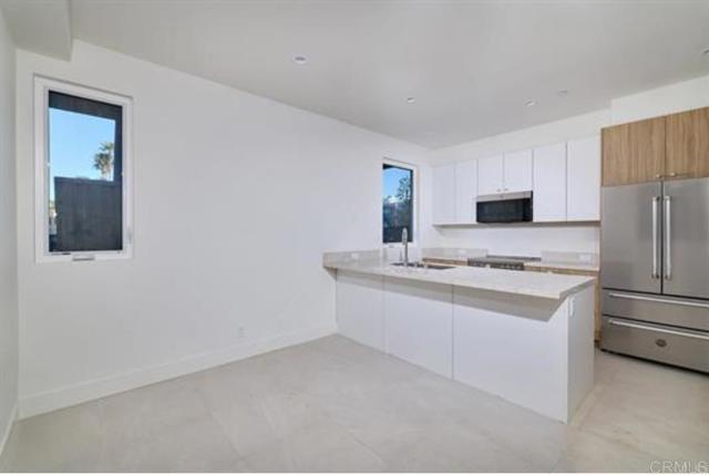 Detail Gallery Image 7 of 12 For 3903 Haines, San Diego,  CA 92109 - – Beds | – Baths