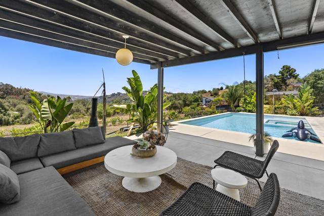 3860 Las Flores, Fallbrook CA: https://media.crmls.org/mediaz/d8be7170-2be7-4c37-9925-fdece1a994ee.jpg