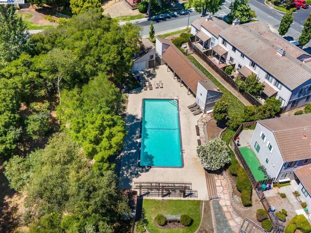 9 Moraine Court, Hercules CA: https://media.crmls.org/mediaz/d8be8adc-ea0b-4fc9-8eb6-8d3987d7c93e.jpg