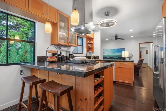 860 Nardo Road, Encinitas CA: https://media.crmls.org/mediaz/d8be9a7b-dc55-4d6c-89a8-c45aaef93def.jpg