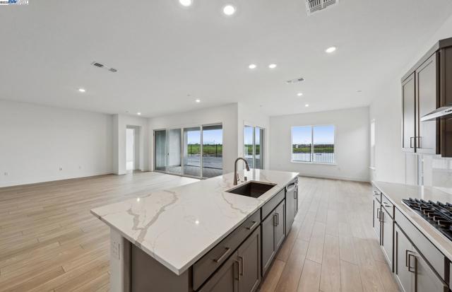 17685 Brightwood Avenue, Lathrop CA: https://media.crmls.org/mediaz/d8bf4440-ff00-4136-a079-9afb73382a76.jpg