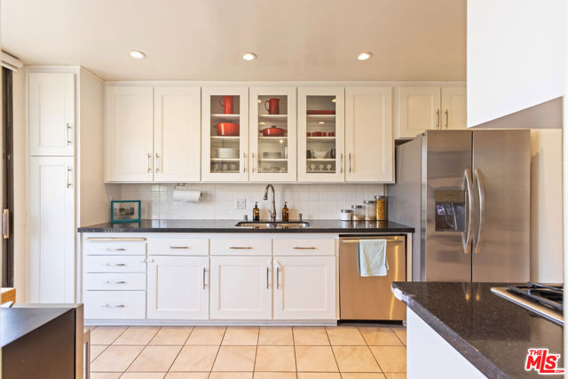 11805 Mayfield Avenue, Los Angeles CA: https://media.crmls.org/mediaz/d8bf480e-1ec0-4cda-8a48-cd96d1f54a45.jpg