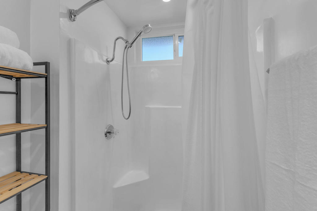 https://media.crmls.org/mediaz/d8bf9195-b096-4084-97a4-7c4a8beee397.jpg?preset=X-Large