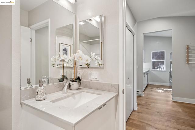 96 Bayside Ct, Richmond CA: https://media.crmls.org/mediaz/d8bfca50-ba1a-4cc9-938a-d9f1a0234638.jpg