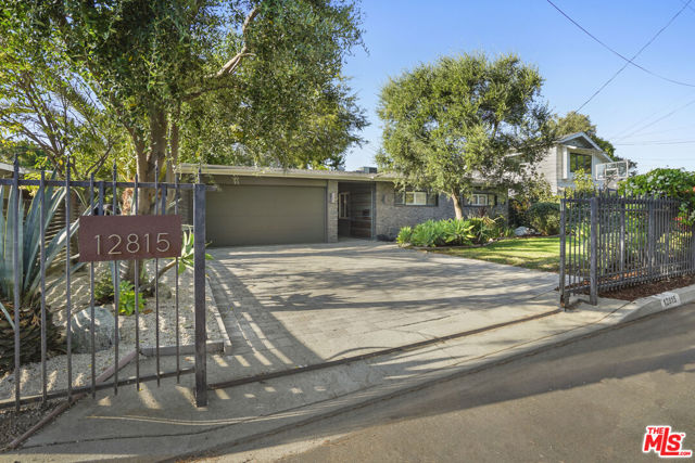 12815 Sarah Street, Studio City CA: https://media.crmls.org/mediaz/d8c017b5-b0a0-4b87-af56-9929525d858e.jpg