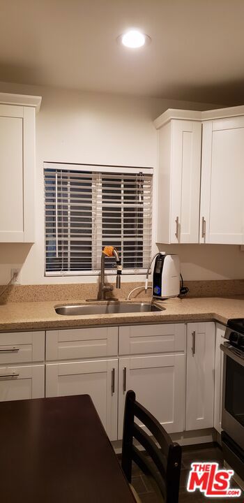 1128 N Commonwealth Avenue, Los Angeles CA: https://media.crmls.org/mediaz/d8c01d73-1331-45b6-aae6-a859e4fbf825.jpg