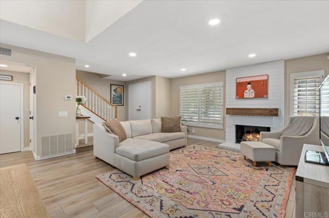1977 Country Grove Lane, Encinitas CA: https://media.crmls.org/mediaz/d8c09393-b6c6-4098-b460-98bb4f147281.jpg