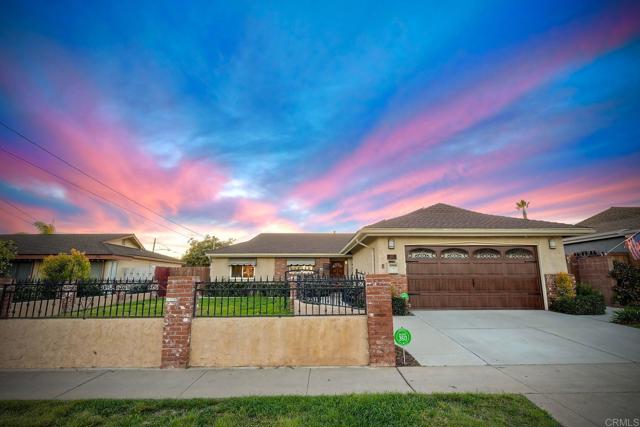 4410 Charger Boulevard, San Diego CA: https://media.crmls.org/mediaz/d8c13c38-1698-4af7-829c-b6ac20fe6e0c.jpg