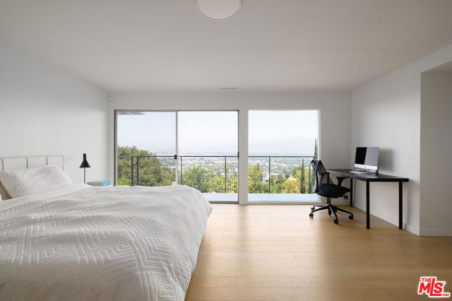 3268 Wrightwood Drive, Studio City CA: https://media.crmls.org/mediaz/d8c22dae-6b55-414b-aefe-6c2091c96d8f.jpg
