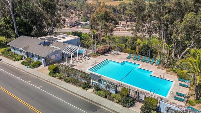 Detail Gallery Image 18 of 23 For 3380 Caminito Gandara, La Jolla,  CA 92037 - 3 Beds | 2/1 Baths