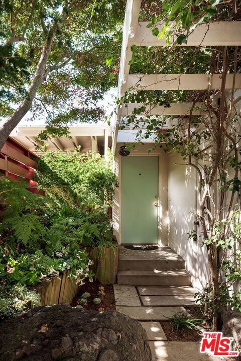 2764 Outpost Drive, Los Angeles CA: https://media.crmls.org/mediaz/d8c29f0c-6757-47ba-8eca-ef4a85a0583f.jpg