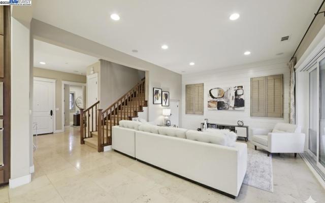 3885 Highpointe Ct, Dublin CA: https://media.crmls.org/mediaz/d8c32d1d-7424-4db1-ba54-20e2b055d404.jpg