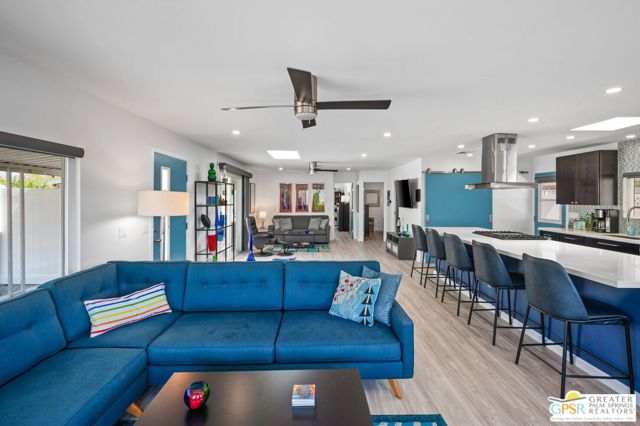 240 Los Pinos Drive, Palm Springs CA: https://media.crmls.org/mediaz/d8c3a82e-6f1b-48a3-ae02-e520da4c4f60.jpg