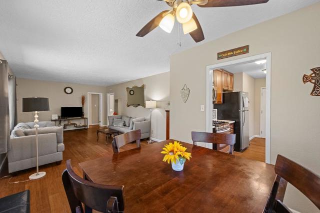 312 Oakshire Avenue, Modesto CA: https://media.crmls.org/mediaz/d8c46788-ad90-4c9e-8d5e-c9ba8f32f814.jpg