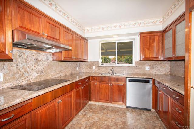 Detail Gallery Image 8 of 26 For 1124 Alta Vista Dr, Vista,  CA 92084 - 3 Beds | 2/1 Baths