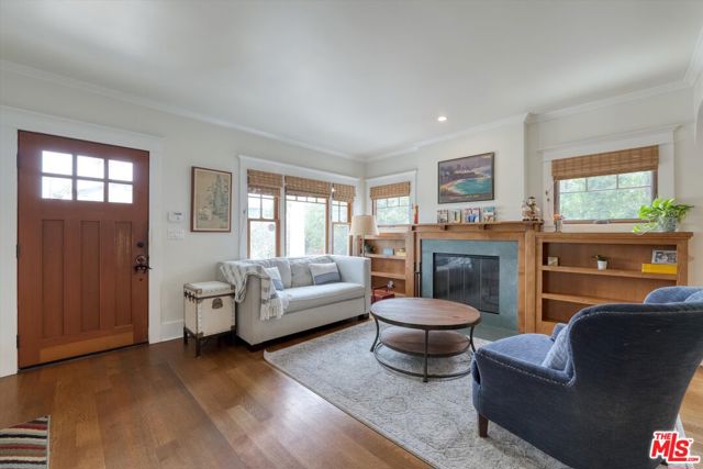 933 W Venezia Avenue, Venice CA: https://media.crmls.org/mediaz/d8c50f4c-1b70-4679-aaa3-234a70c2f987.jpg