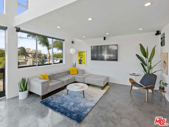 100 South VENICE Boulevard, 9 photo 7