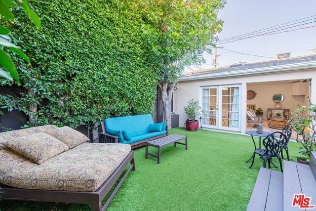 2537 Barry Avenue, Los Angeles, California 90064, 4 Bedrooms Bedrooms, ,3 BathroomsBathrooms,Single Family Residence,For Sale,Barry,24401329