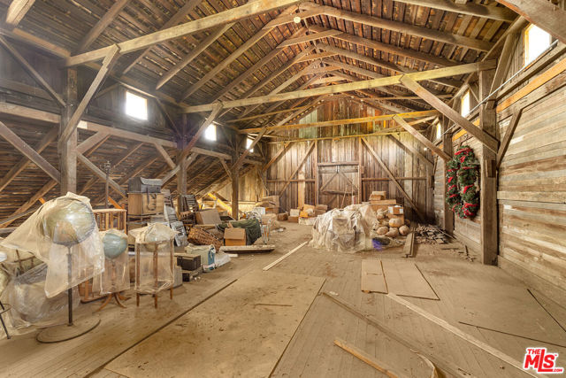 13721 W Telegraph Road, Santa Paula CA: https://media.crmls.org/mediaz/d8c61de9-65b4-4e2e-8ac3-567139d3efdd.jpg