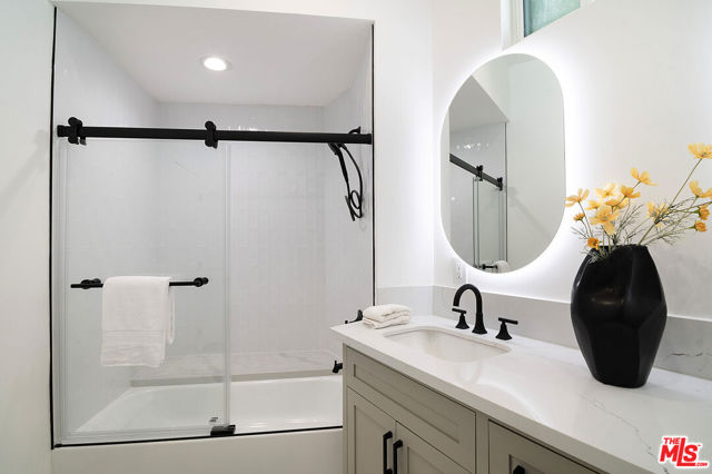 8155 Willow Glen Road, Los Angeles CA: https://media.crmls.org/mediaz/d8c646e4-efb7-494c-b68f-a4b032f0ba63.jpg