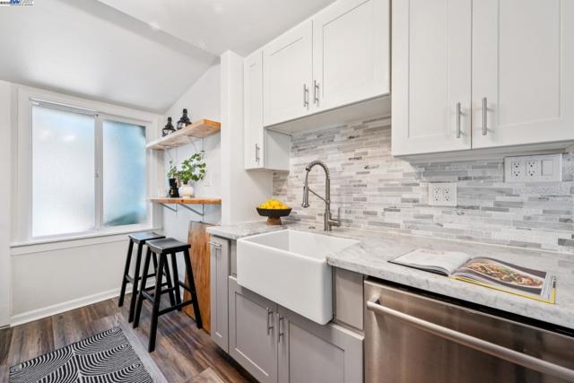 2449 26TH AVENUE, Oakland CA: https://media.crmls.org/mediaz/d8c68f5a-a866-450e-baaa-1ac758700151.jpg