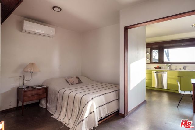 4260 Sea View Lane, Los Angeles CA: https://media.crmls.org/mediaz/d8c6c53a-e4c4-418b-ada1-5d45096cd91b.jpg