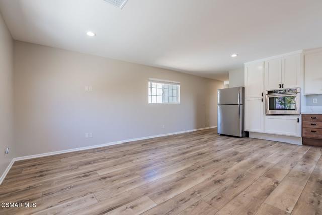3242 Hereford Court, Simi Valley CA: https://media.crmls.org/mediaz/d8c72832-80a9-4858-85f1-2f3814603287.jpg
