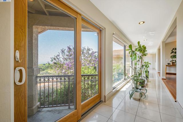 41794 Vargas Rd, Fremont CA: https://media.crmls.org/mediaz/d8c735a1-728e-4dbc-bb58-72f22d8dc1ee.jpg