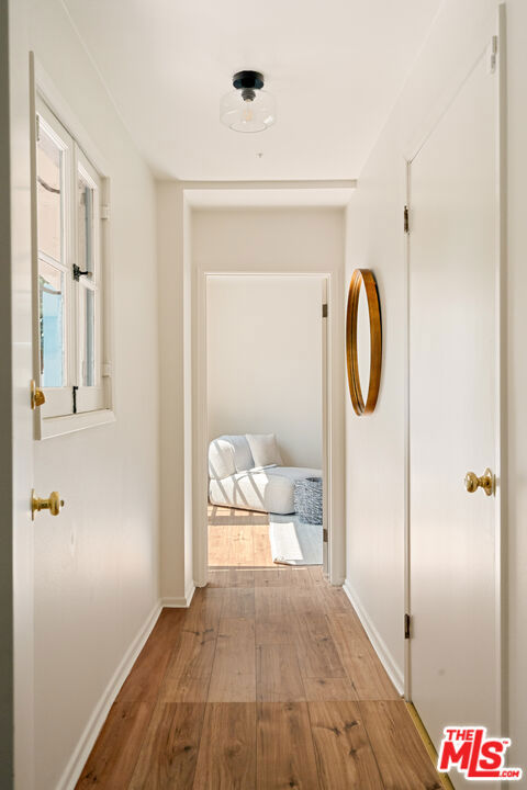 3716 Effingham Place, Los Angeles CA: https://media.crmls.org/mediaz/d8c73f3b-757c-427a-bde9-624c6af20aa2.jpg