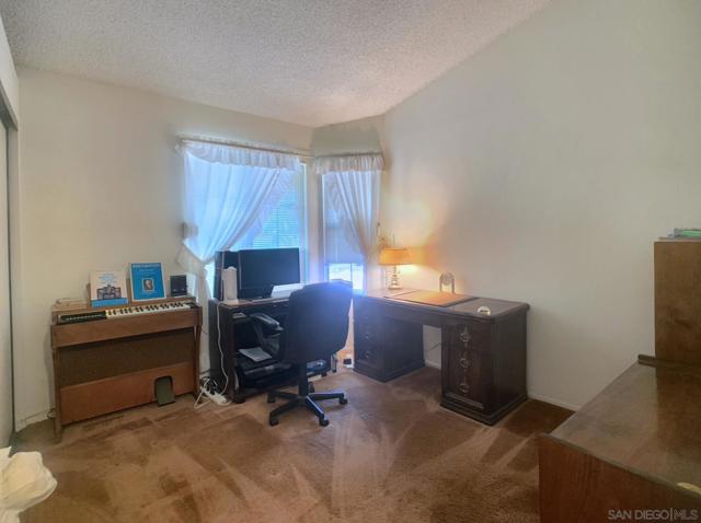 2552 Wind River Rd, El Cajon CA: https://media.crmls.org/mediaz/d8c79520-9ebb-4689-9809-6b26f0065cdb.jpg