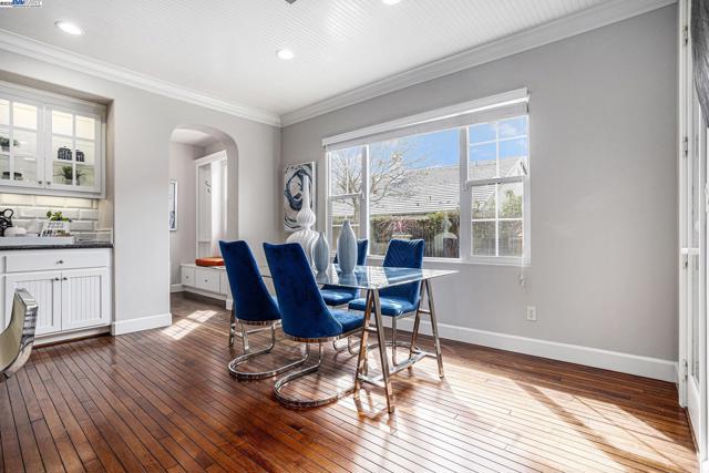 1049 S WEDGEWOOD DR, San Ramon CA: https://media.crmls.org/mediaz/d8c85445-e5a4-4ff2-b2f8-ae463a8f389d.jpg