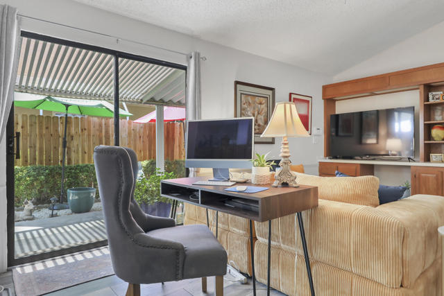 25 Pampas Lane, Palm Desert CA: https://media.crmls.org/mediaz/d8c882ab-3ed9-4c94-a3c0-83aac141c630.jpg