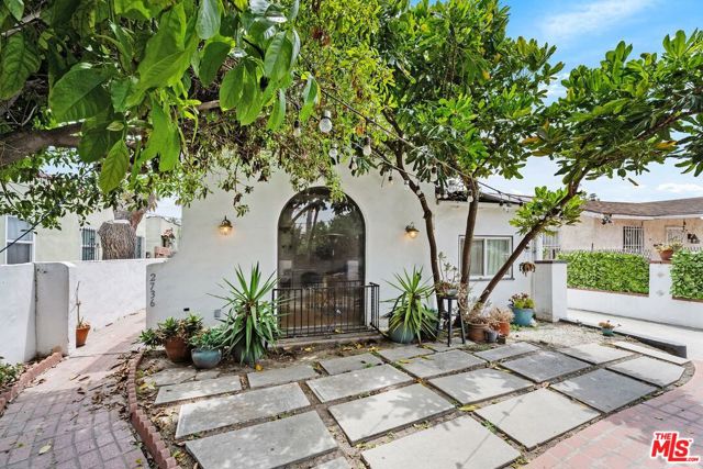 2736 S Cloverdale Avenue, Los Angeles CA: https://media.crmls.org/mediaz/d8c89126-458a-4f43-b82a-42bfe89f8ed2.jpg
