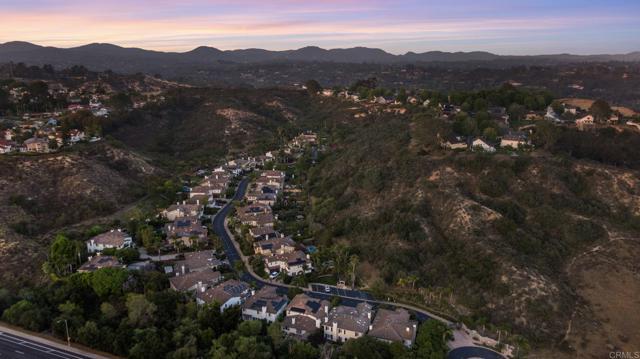 3655 Sage Canyon Drive, Encinitas CA: https://media.crmls.org/mediaz/d8c9037a-2e4f-41c7-8749-689ba125d6f1.jpg