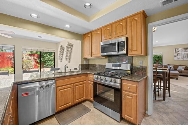 10965 Elderwood Ct, Scripps Miramar CA: https://media.crmls.org/mediaz/d8c96de8-085b-4ab0-9a18-963fd9a21f9b.jpg