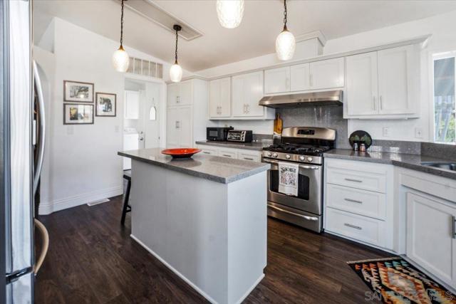 7241 San Luis St, Carlsbad CA: https://media.crmls.org/mediaz/d8c9a7d4-6176-491e-a3e3-1cbbcc7cd637.jpg
