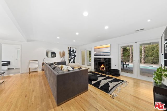 3443 Mandeville Canyon Road, Los Angeles CA: https://media.crmls.org/mediaz/d8ca9381-870f-47e1-a576-e879b8b1a407.jpg