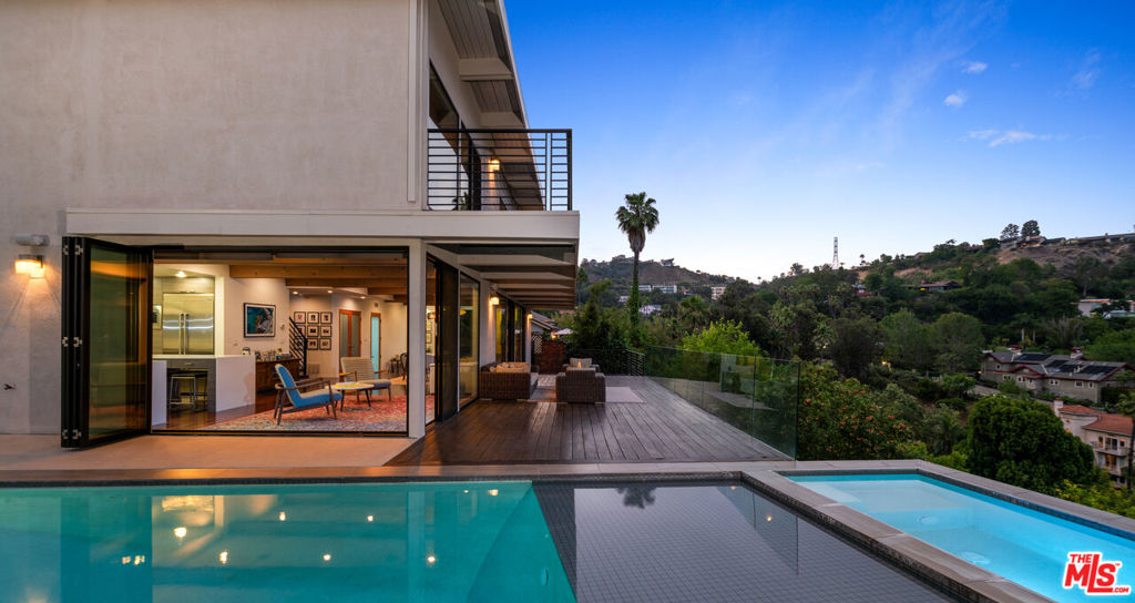 2608 Carman Crest Drive — image 1