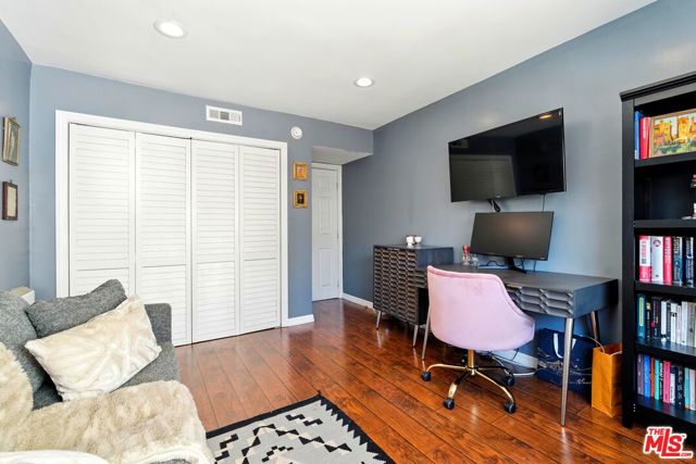 12955 Riverside Drive, Sherman Oaks CA: https://media.crmls.org/mediaz/d8cc0c2a-a393-4f78-8a5d-15edac42d1f6.jpg