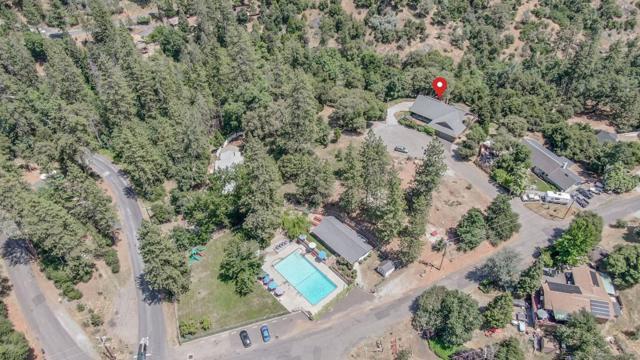 18757 Sunrise Way, Tuolumne CA: https://media.crmls.org/mediaz/d8ccb157-7059-4f4a-860e-417484f669a9.jpg