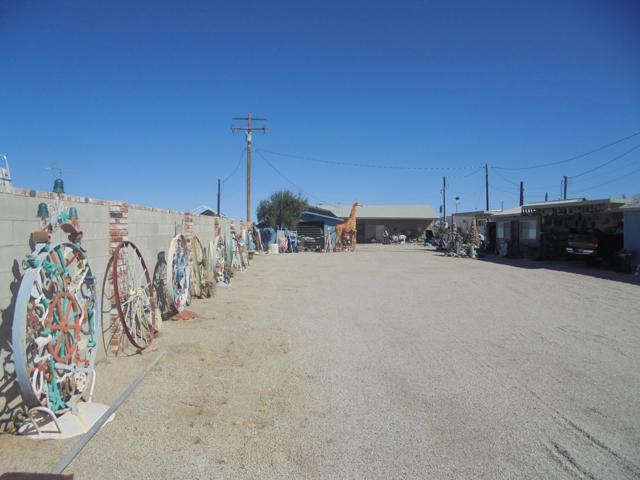 5682 Colorado River Road, Blythe CA: https://media.crmls.org/mediaz/d8cce26e-1e10-4603-90cc-b4bdcce4ed7b.jpg