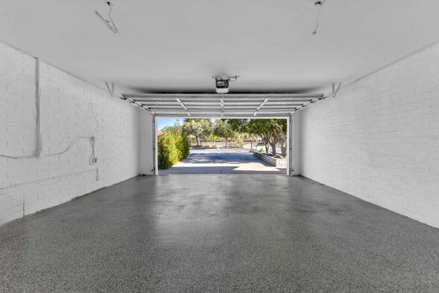 44635 San Carlos Avenue, Palm Desert CA: https://media.crmls.org/mediaz/d8ccf5cc-499b-48b1-aa40-e0033bd2b024.jpg