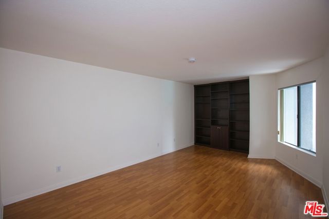 1940 N HIGHLAND Avenue, Los Angeles CA: https://media.crmls.org/mediaz/d8cd0768-f2dc-42f8-8879-a2e629d76479.jpg